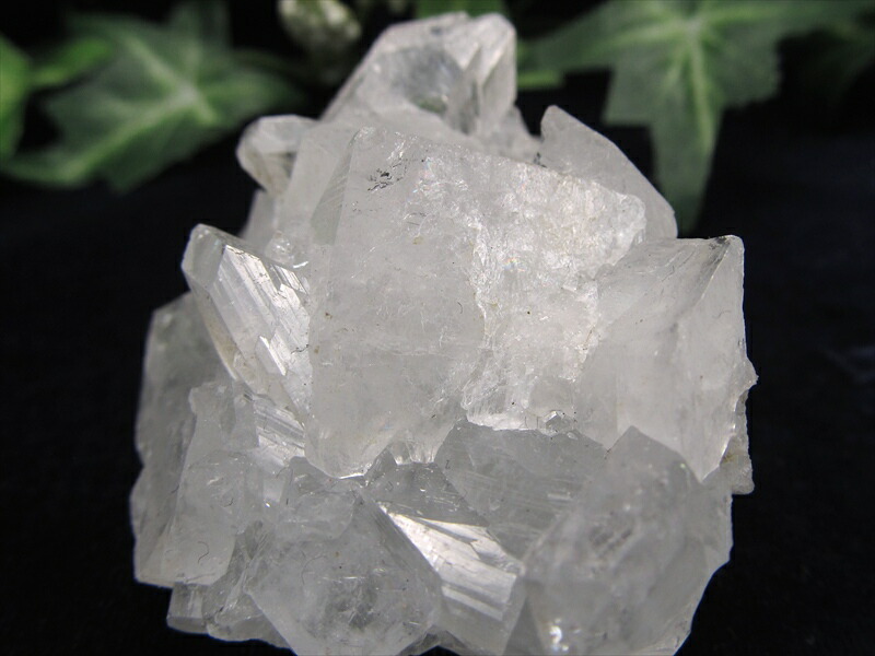 魅惑のアジャンタ アポフィライト 魚眼石 原石 最大幅約57mm 重さ約78g 第三の目を開く 強力な浄化の石 ゼオライトグループの結晶鉱物 天使の水晶 一点物