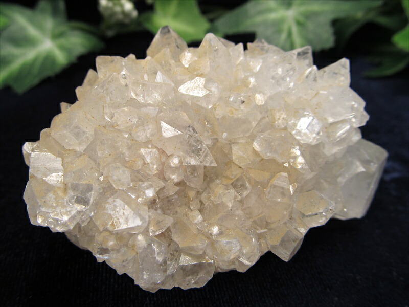 魅惑のアジャンタ アポフィライト 魚眼石 原石 最大幅約59mm 重さ約72g 第三の目を開く 強力な浄化の石 ゼオライトグループの結晶鉱物 天使の水晶 一点物