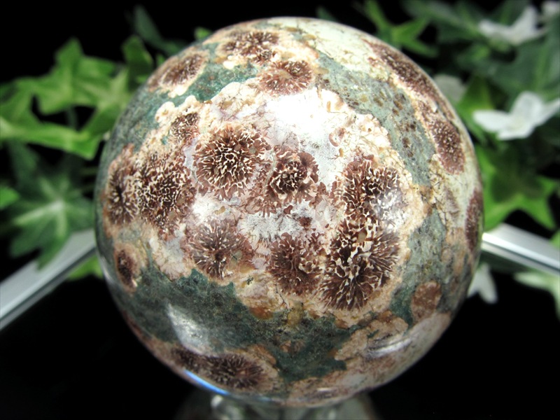 千の目が災いを遠ざけ 幸運を呼び込む 千眼 瑪瑙 丸玉 置物 台座付 直径63mm 重さ346g 強力な魔除けの石 1点物 マダガスカル産 パワーストーン 天然石