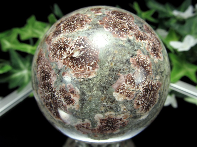 千の目が災いを遠ざけ 幸運を呼び込む 千眼 瑪瑙 丸玉 置物 台座付 直径64mm 重さ357g 強力な魔除けの石 1点物 マダガスカル産 パワーストーン 天然石