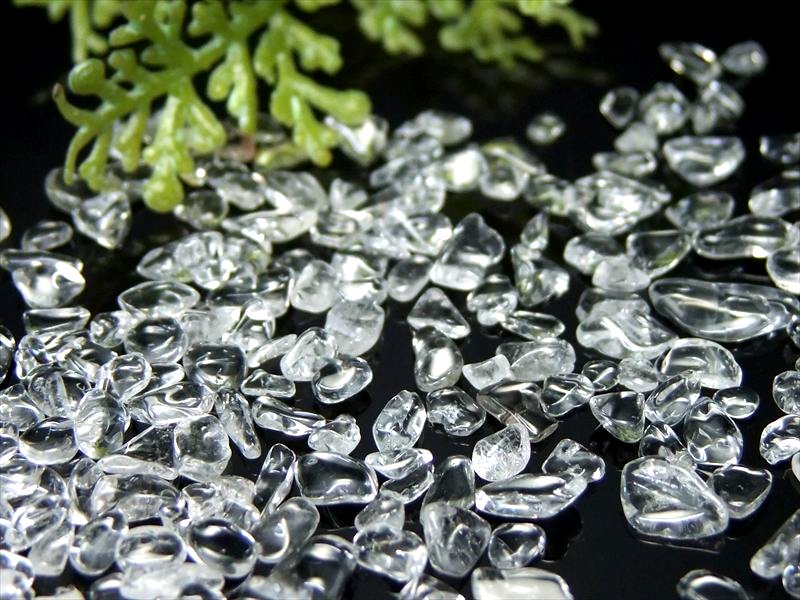 小粒 4A 水晶 さざれ 小粒サイズ 約200g 平均の大きさ約2mm-12mm 透明水晶さざれ クリスタル ブレスの浄化にピッタリ 全てを清める 万能ストーン