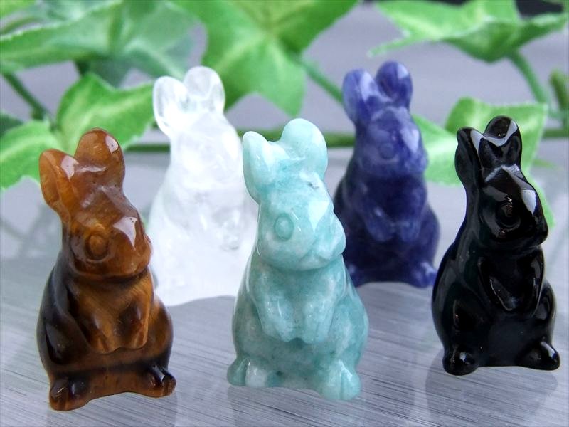 可愛い6種のウサギ ミニうさぎ 天然石彫刻 1個売り 高さ約25mm前後 タイガーアイ オブシディアン ローズクォーツ アマゾナイト 水晶 ソーダライト ウサギ 兎