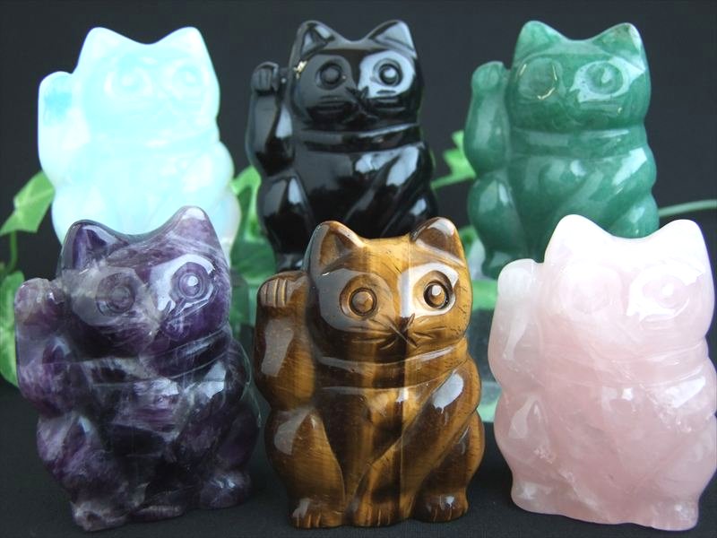 選べる6種類 右手招き猫 彫刻 置物 高さ約45mm-50mm 1個売り ネコ 金運や幸運 身近な福を招いてくれるミニにゃんこ お守りとしても そのまま飾っても可愛い