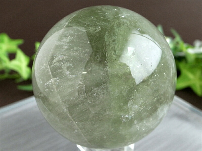 希少な緑水晶 4A プラシオライト 緑水晶 丸玉 直径65mm 重さ375g 透明グリーンアメジスト 癒し・ストレス緩和の石 ブラジル産 パワーストーン 天然石