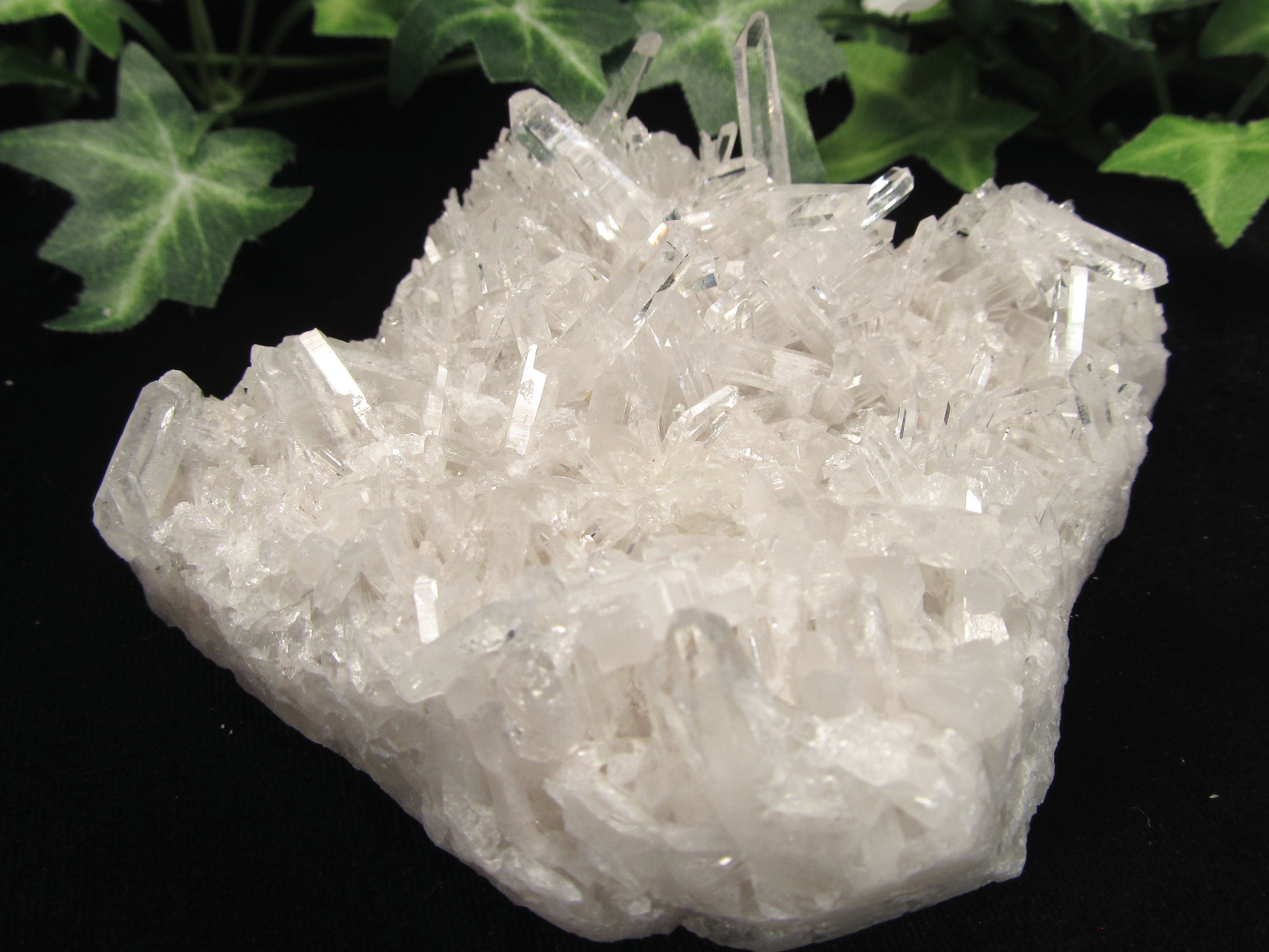 四川水晶 針状 水晶クラスター 最大幅85mm 重さ223g クォーツ 超人気針状群生 ブレスの浄化 原石 1点もの 四川省産 パワーストーン 天然石