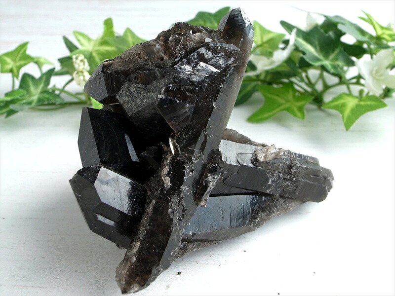 天然の黒光り 天然 黒水晶 モリオン クラスター原石 重さ223g 最大幅約95mm 大自然の力強さを感じる漆黒の水晶 最強の魔除け・邪気払いの石 1点物