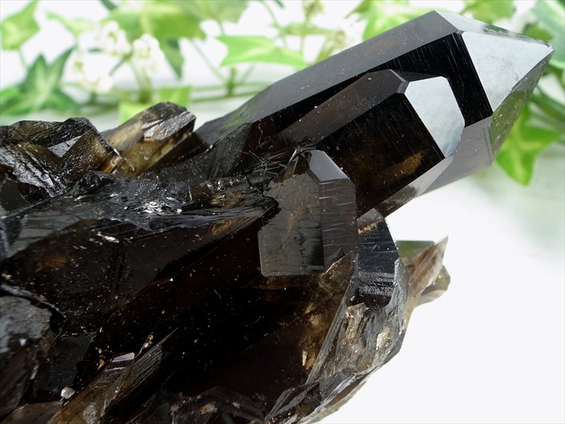 天然の黒光り 天然 黒水晶 モリオン クラスター原石 重さ272g 最大幅約124mm 大自然の力強さを感じる漆黒の水晶 最強の魔除け・邪気払いの石 1点物
