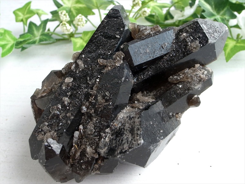 天然の黒光り 天然 黒水晶 モリオン クラスター原石 重さ295g 最大幅約121mm 大自然の力強さを感じる漆黒の水晶 最強の魔除け・邪気払いの石 1点物