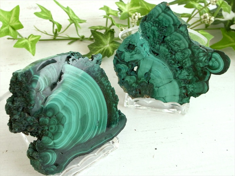 マラカイト プレート 原石 1個売り 重さ約30g-40g 美麗繊細模様 深みのあるグリーン 魔除け 肉体と精神を癒す石 コンゴ産 パワーストーン 天然石