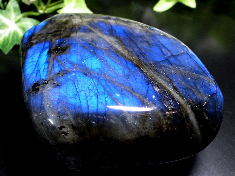 ブルーシラー 入り ラブラドライト 磨き 原石 最大幅94mm 重さ437g 鮮やかシラー 信念を貫く力 極上天然石 月や太陽を象徴する石 一点もの マダガスカル 産