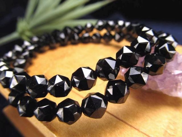 【良質,美品】ブラックスピネル　１０㎜　ブレスレット　キラキラ　魔除け 良質,美品】ブラックスピネル 10㎜ ブレスレット キラキラ 魔除け