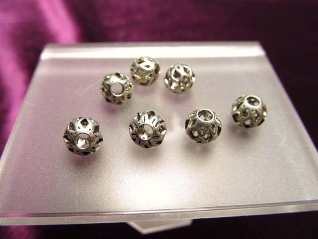 H3 ハイクォリティ メタルパーツ スカシビーズ 約６mm 穴径2ミリ 10個入り 真鍮 シルバー