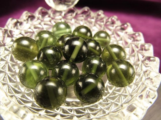 【超希少石/最強品質】極上モルダバイト＊約5.5mm＊　天然石 1粒 超希少石/最強品質】極上モルダバイト＊約5.5mm＊ 天然石 1粒