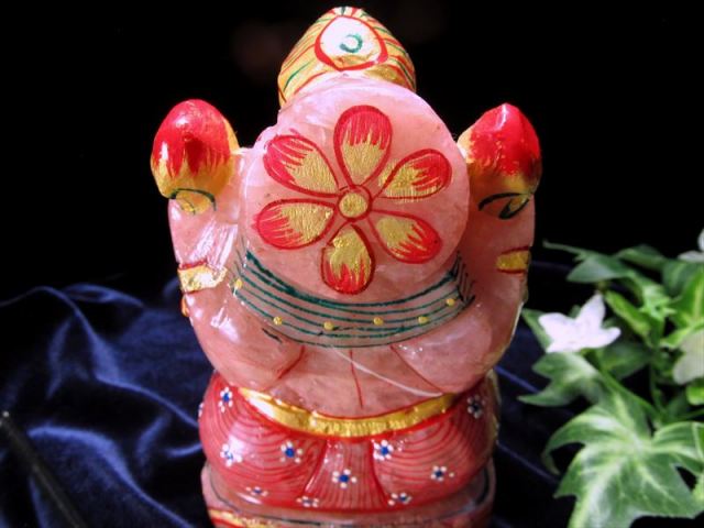 豪華22金カラー彩色タイプ ローズクォーツ ガネーシャ彫り置物 高さ約