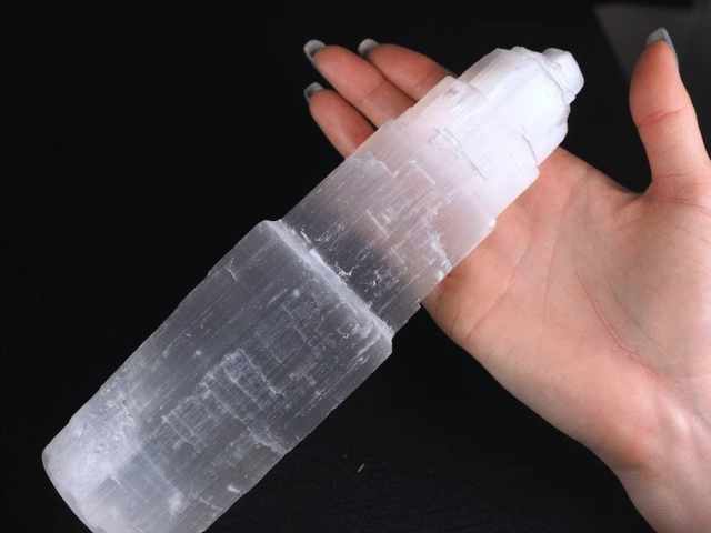 聖母マリアのガラス 美品 キャッツアイ セレナイト（ジプサム） タワーオブジェ 高さ約20cm×横幅約5-6cm 透石膏 シルクのような繊維質 癒しの天然石インテリア モロッコ産