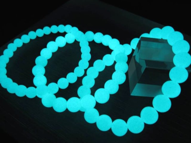 暗闇で神秘的に発光 ポジティブなパワー ルミナスストーン 夜光石