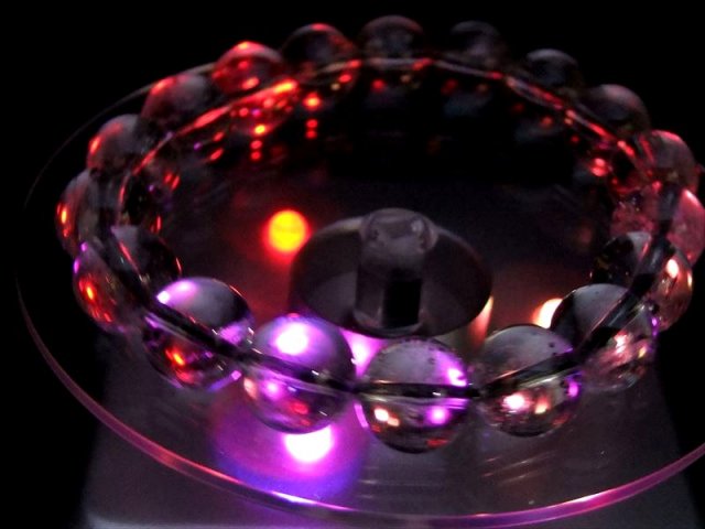 LED発光の回転台座(本体 シルバー) 5パターンの発光 透明な LED発光の回転台座(本体 シルバー) 5パターンの発光 透明な