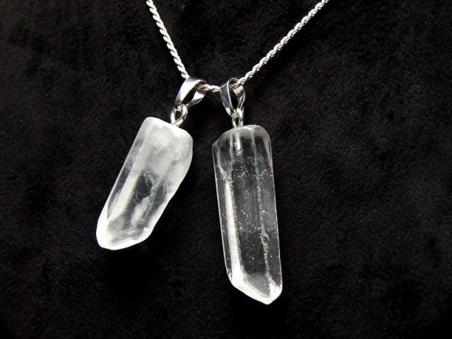 磨きタイプ 天然水晶ポイント ペンダントトップ(クリスタル) 縦約30-45mm 重さ8g前後 天然水晶ポイント 極上天然石 一点もの パワーストーン