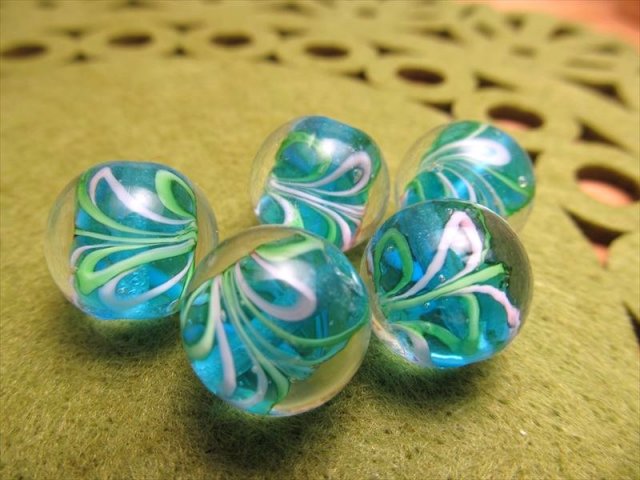 水中花タイプf 昔ながらの人工ビーズ 激安 14mm トンボ玉 とんぼ玉 ビーズ ラウンド型 一連 約33cm 25珠前後