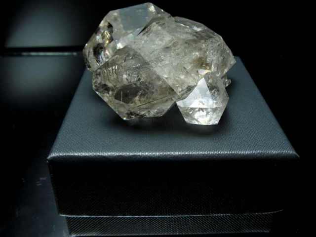 虹入り&透明感高め単結晶 大サイズ ハーキマーダイアモンド 水晶 最