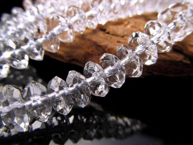 激安宣言 繊細カット 約6mm-7mm 天然水晶ボタンカット