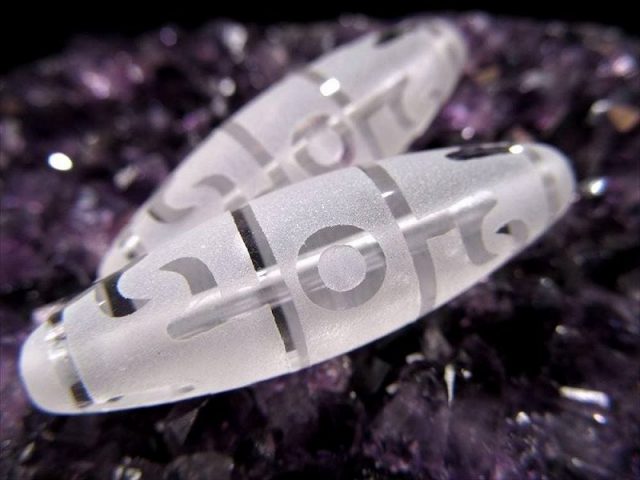 966　天珠　蓮師法器天珠　上質　貴重　dzibeads！ 水晶天珠 蓮師法器天珠 れんしほうきてんじゅ 最大長さ約37mm前後 1個