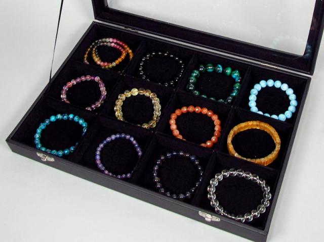 ホコリ防止の蓋付き 12枠しきり トレイ 起毛ブラック 横35cm 縦24cm 天然石が綺麗に見えます 天然石のブレスレットを守るトレイ inmy パワーストーン 天然石