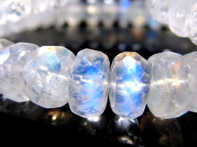 ブルームーンストーン 月長石 ボタンカット ブレスレット 石サイズ5.5mm-6mm 透明感 月の光を宿す石 スリランカ産