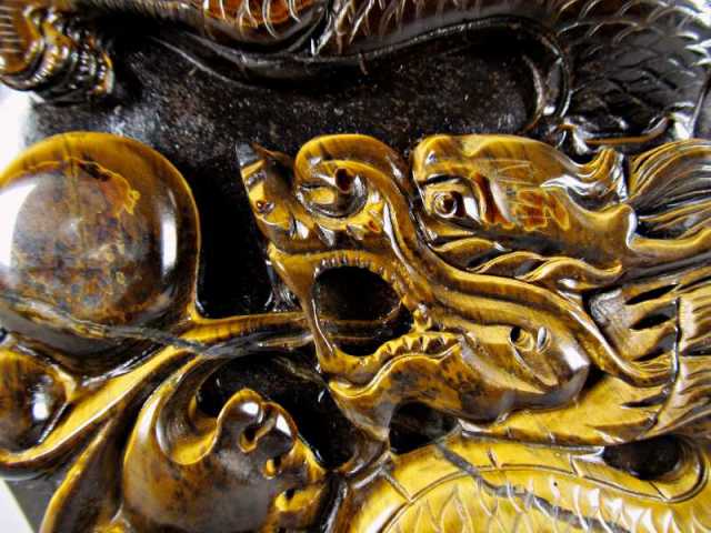 店頭展示中 美麗ゴールドシラー龍神彫刻 タイガーアイドラゴン彫り ドラゴンボール 置物 専用木製台座付き 高さ約235mm 重さ約1074g ドラゴンボール