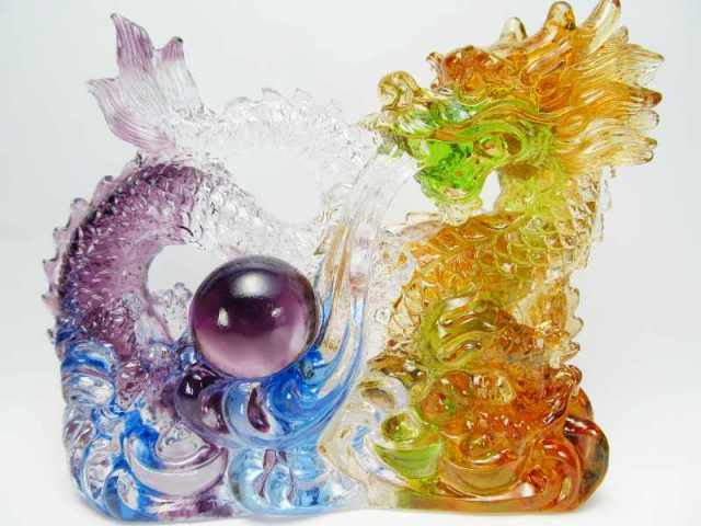 玉持ち龍神 瑠璃製 レインボーカラーの龍置物 横幅約145mm 重さ844g 大吉開運 1点物 インテリアやお部屋のアクセントに パワーストーン 天然石