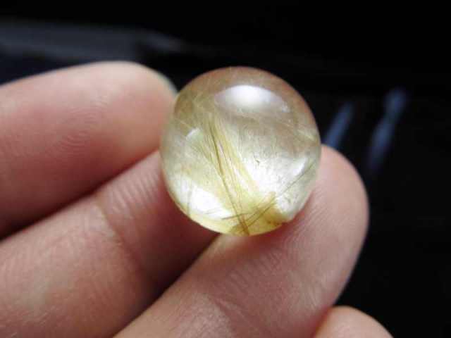 板状タイチン入り ゴールドルチル クォーツ タンブル 縦17mm 重さ4.9g 