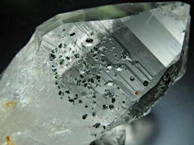 ガネーシュヒマール産水晶 クローライト共生（ギャランティーカード付き）単結晶 最大長さ約75mm 重さ116.9g 激レア産地 超透明 潜在能力を目覚めさせる石