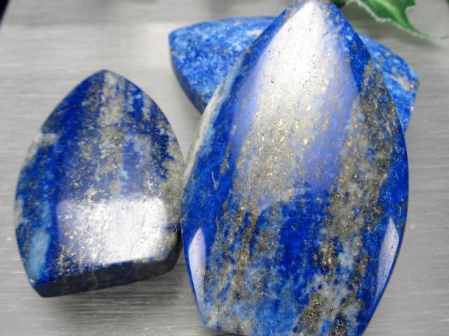 ラピスラズリ しずく型 置物 重さ70g-90g 1個売り つやつや光沢のある紺色 幸運を呼び寄せる アフガニスタン産 パワーストーン 天然石