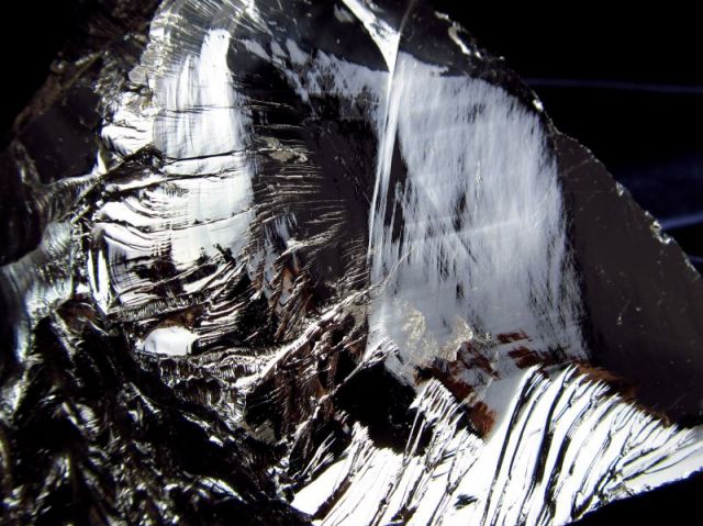 テラヘルツ鉱石 原石 最大幅90mm 重さ536.5g つやつや光沢 話題の 高 