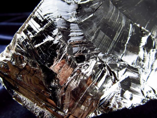 テラヘルツ鉱石 原石 最大幅90mm 重さ536.5g つやつや光沢 話題の 高 