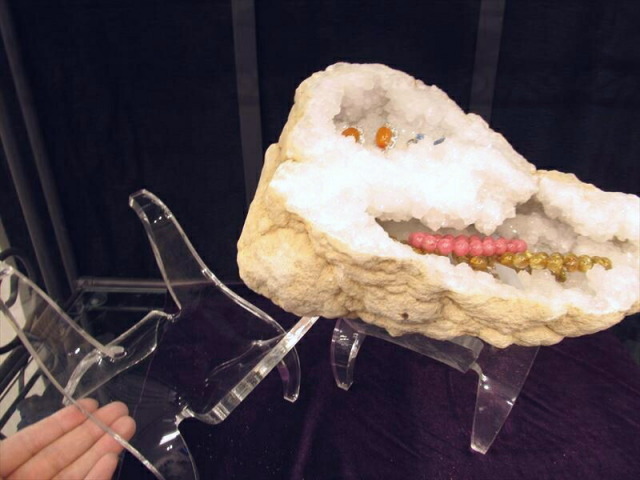 3Lサイズ アクリル製 イス型台座 高さ約14cm 幅約15cm モロッコ産
