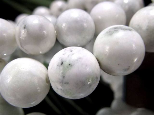 世界最古の翡翠 糸魚川翡翠 白翡翠 硬玉 ブレスレット 11.5mm-12mm×18珠前後 やわらかな乳白色 日本の国石 翡翠 成功と繁栄の象徴 証明書付 コムローズ