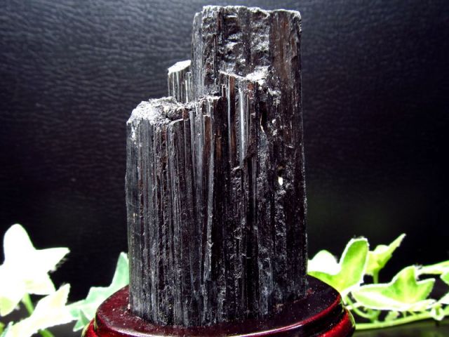 艶やかなブラック結晶 ブラックトルマリン 原石 台座付き 重さ 280g 高