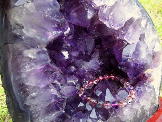 アメジストドーム（カペラ） 2,400 g アメジストドーム(アメジスト