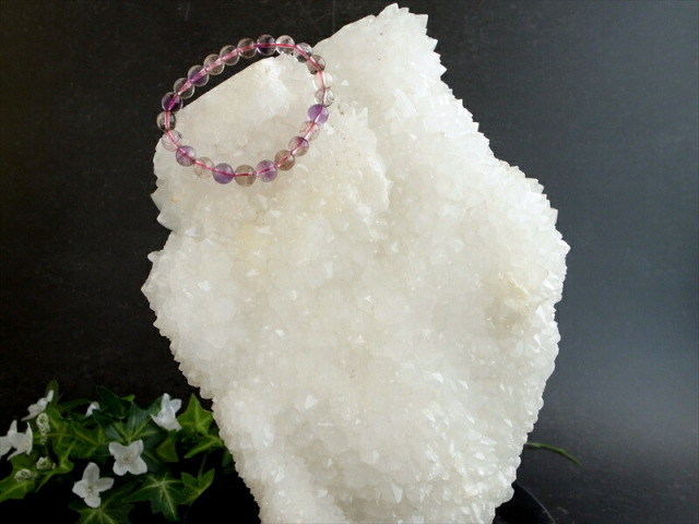 店頭展示中 大地が育んだ光の宇宙 水晶 クラスター 専用木製台座付 最大幅約220mm 重さ4558g 最高級 浄化 清らかな力をもつ全能の石 一点物 雲南省産