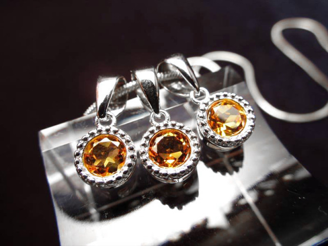 5A シトリン ペンダントトップ 縦約7mm 超透明宝石質 富をもたらす