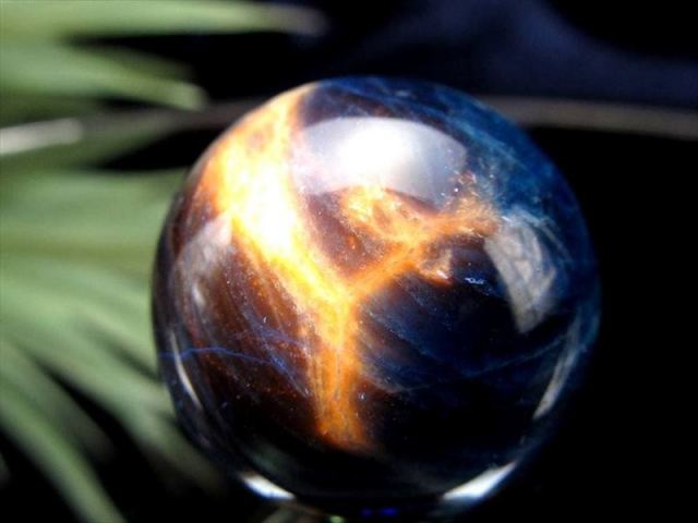 希少スフィア 蛍光アウイナイト 丸玉 K9台座付き 直径約24.7mm 重さ約18.8g 深海のような青の煌めき そっと優しく背中を押してくれるようなパワーをくれる石