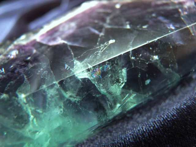 希少な結晶面残し 虹入り フローライト 蛍石 ポイント ハーフポリッシュ 高さ100mm 重さ 214g 未熟な部分を成長させてくれる石 石花蛍石 一点物 アメリカ産