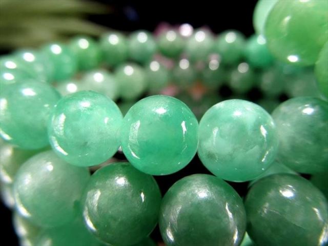 高品質 グリーンジェイド ブレスレット 10mm-10.5mm×20珠前後 ほんのり透明感 伝統的な天然石 古代より親しまれてきた奇跡の石 5月の誕生石 ミャンマー産
