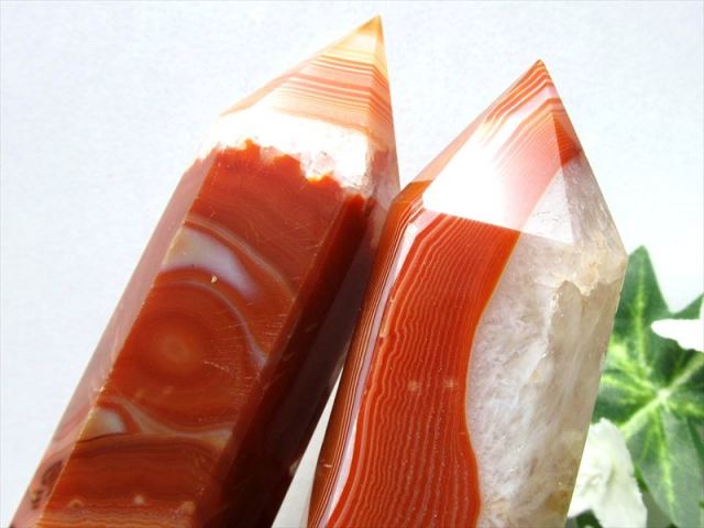 縞々模様の天然石 サードオニキス ポイント置物 1個売り 重さ約120g-140g 自然がつくりあげた神秘的なアート 8月の誕生石 赤縞瑪瑙