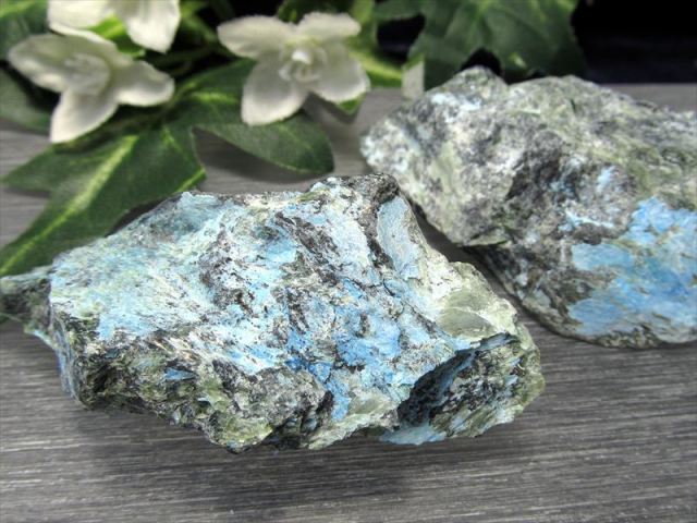 希少 国産原石 中宇利石(ナカウライト) 原石 50g-70g 1個売り ナチュラル原石 目を引くスカイブルー 愛知県新城市曽根中宇利鉱山産