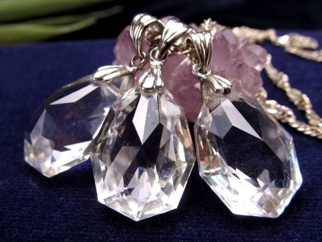 キラキラカット 水晶カット ペンダントトップ 石サイズ縦約20mm