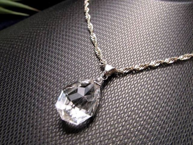 キラキラカット 水晶カット ペンダントトップ 石サイズ縦約20mm