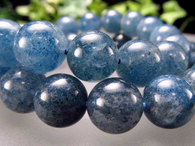 ○特価セール12/25迄・新品・クリアストロベリー クォーツブレス