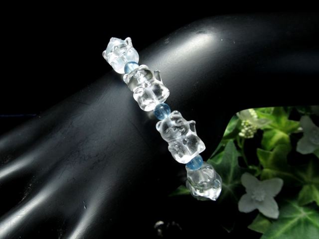 天然水晶 左手招き猫 デザインブレスレット 水晶招き猫16mm×9個前後  